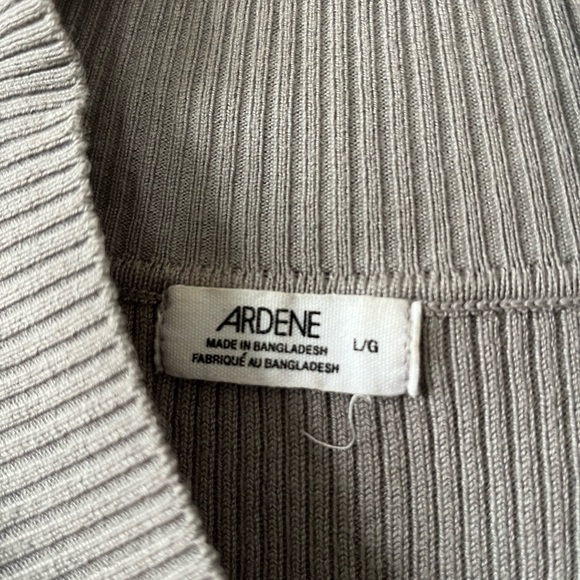 🌲5/$20🌲Ardene Cropped Long Sleeve top - Picture 3 of 3